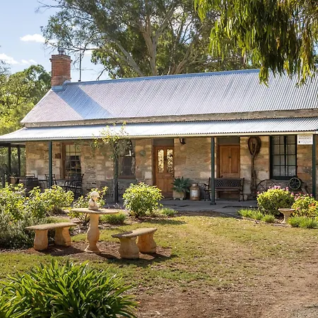 Reillys Wines Heritage Cottages-2